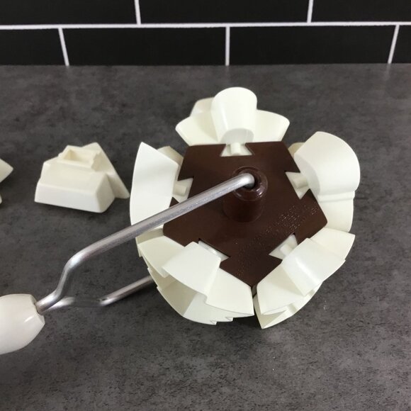 Vintage West German Cookie Cutter Wheel 10 Shapes Rolling Baking Tool 1980s - Picture 7 of 9